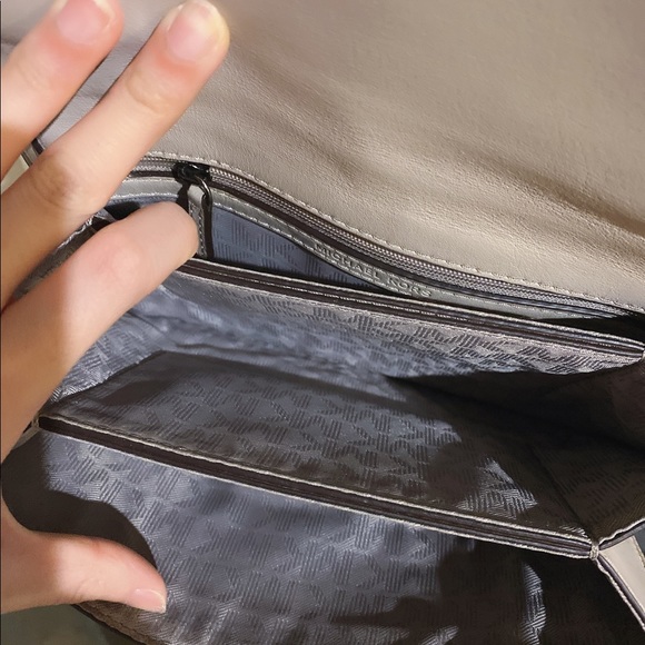 Michael kors crossbody - Picture 3 of 3